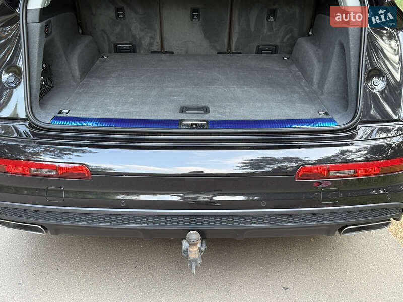 Внедорожник / Кроссовер Audi Q7 2019 в Киеве