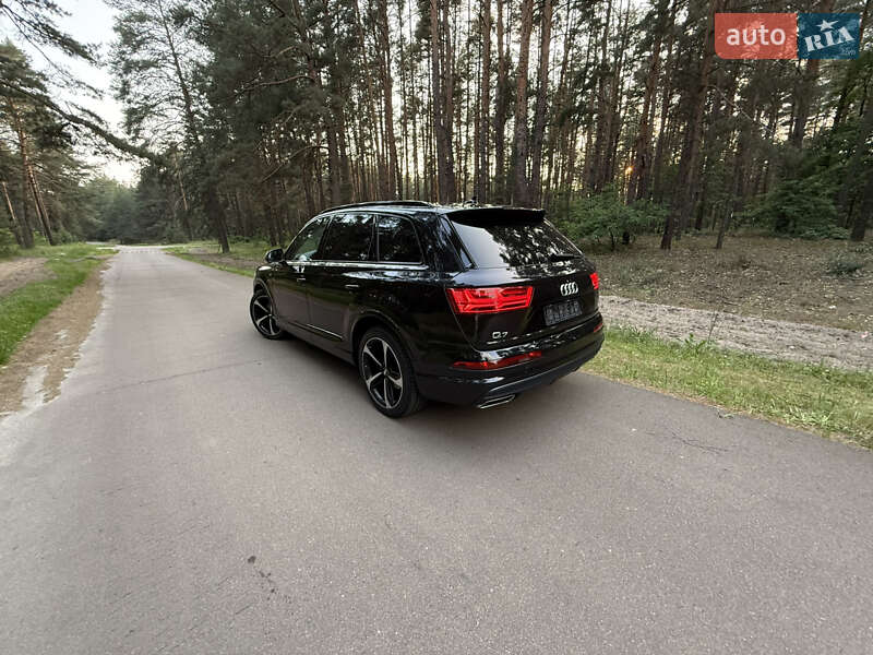 Внедорожник / Кроссовер Audi Q7 2019 в Киеве