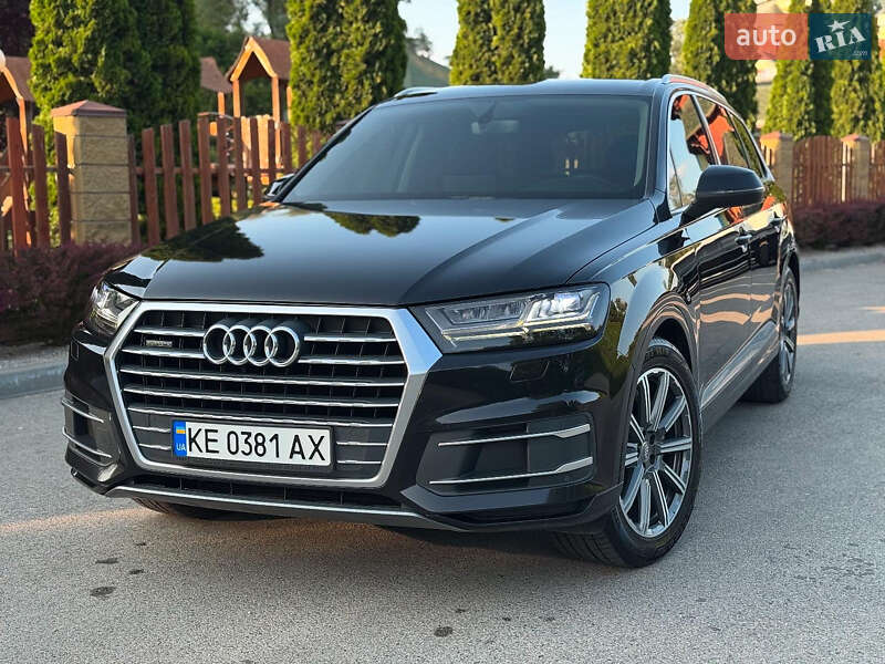 Внедорожник / Кроссовер Audi Q7 2015 в 