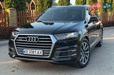 Внедорожник / Кроссовер Audi Q7 2015 в 