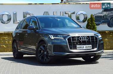 Позашляховик / Кросовер Audi Q7 2020 в 