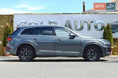 Позашляховик / Кросовер Audi Q7 2020 в 