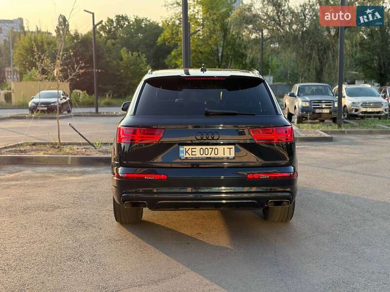 Позашляховик / Кросовер Audi Q7 2017 в Дніпрі