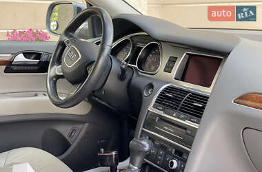 Внедорожник / Кроссовер Audi Q7 2012 в 