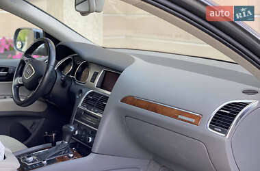 Внедорожник / Кроссовер Audi Q7 2012 в 