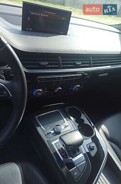 Позашляховик / Кросовер Audi Q7 2019 в 