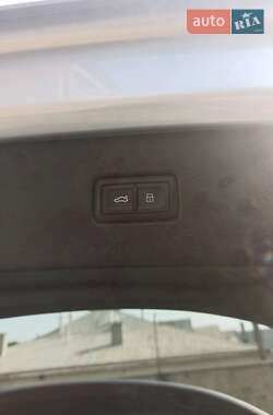 Позашляховик / Кросовер Audi Q7 2019 в 