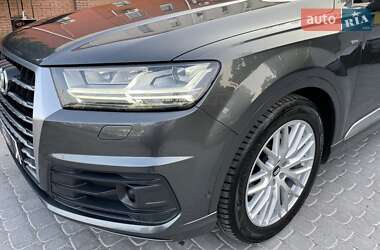 Внедорожник / Кроссовер Audi Q7 2018 в 