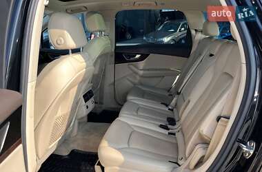 Внедорожник / Кроссовер Audi Q7 2016 в 