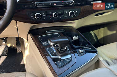 Внедорожник / Кроссовер Audi Q7 2016 в 