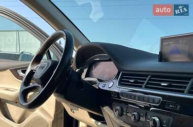 Внедорожник / Кроссовер Audi Q7 2016 в 