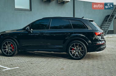 Внедорожник / Кроссовер Audi Q7 2020 в 