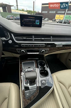 Внедорожник / Кроссовер Audi Q7 2018 в 