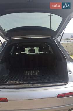Позашляховик / Кросовер Audi Q7 2019 в 