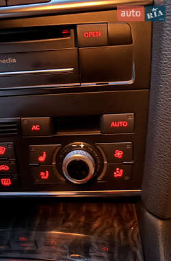 Позашляховик / Кросовер Audi Q7 2010 в 