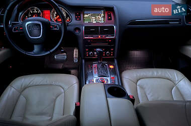 Позашляховик / Кросовер Audi Q7 2010 в 