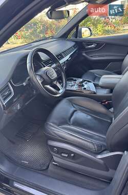 Внедорожник / Кроссовер Audi Q7 2017 в 