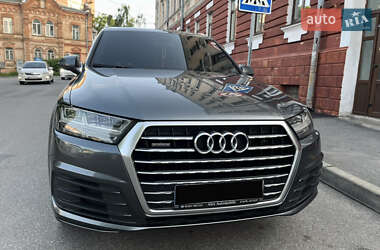 Внедорожник / Кроссовер Audi Q7 2016 в 