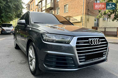 Внедорожник / Кроссовер Audi Q7 2016 в 