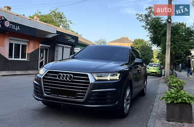 Внедорожник / Кроссовер Audi Q7 2016 в 