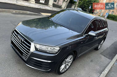 Внедорожник / Кроссовер Audi Q7 2016 в 