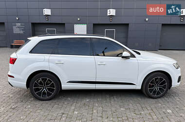 Внедорожник / Кроссовер Audi Q7 2016 в 