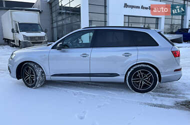 Внедорожник / Кроссовер Audi Q7 2017 в 