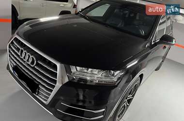 Внедорожник / Кроссовер Audi Q7 2017 в 