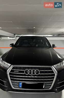 Внедорожник / Кроссовер Audi Q7 2017 в 