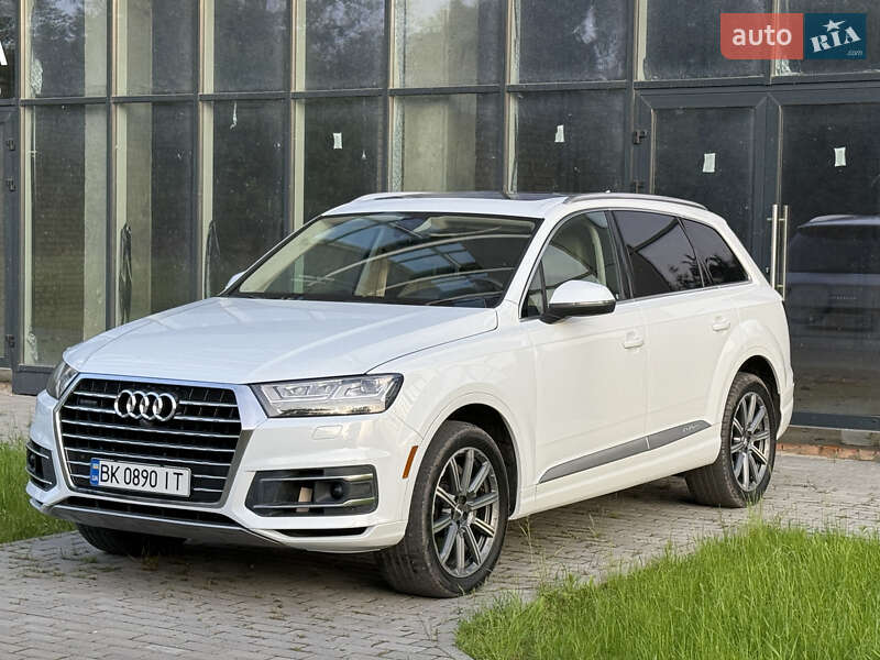 Позашляховик / Кросовер Audi Q7 2017 в Рівному