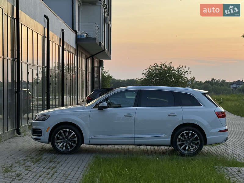 Позашляховик / Кросовер Audi Q7 2017 в Рівному