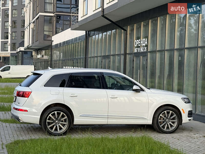 Позашляховик / Кросовер Audi Q7 2017 в Рівному