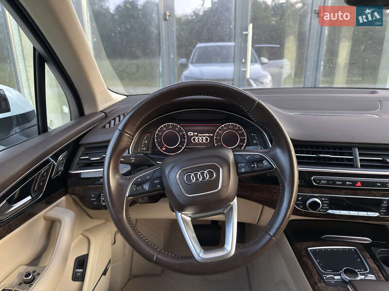 Позашляховик / Кросовер Audi Q7 2017 в Рівному