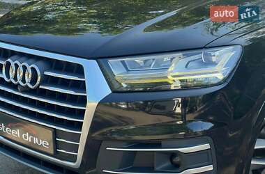 Внедорожник / Кроссовер Audi Q7 2016 в 