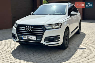 Позашляховик / Кросовер Audi Q7 2015 в 