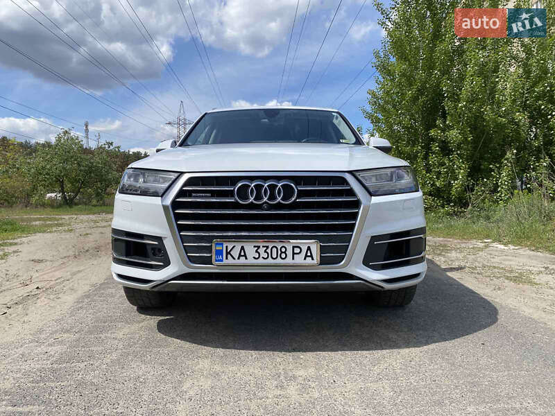 Позашляховик / Кросовер Audi Q7 2017 в Києві