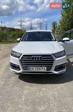 Внедорожник / Кроссовер Audi Q7 2017 в 