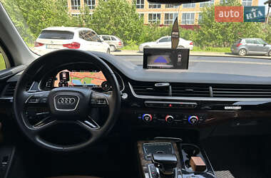 Позашляховик / Кросовер Audi Q7 2015 в 