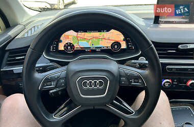 Позашляховик / Кросовер Audi Q7 2015 в 