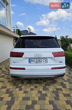 Внедорожник / Кроссовер Audi Q7 2016 в 