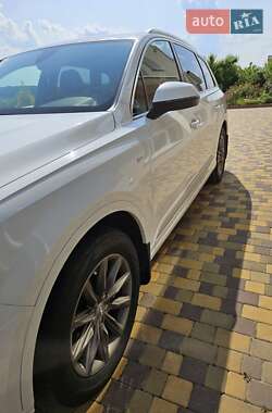 Внедорожник / Кроссовер Audi Q7 2016 в 