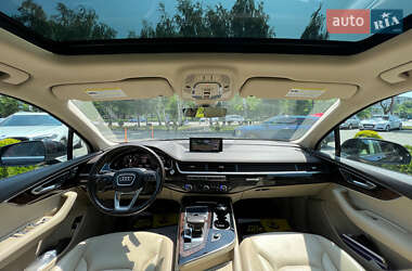 Внедорожник / Кроссовер Audi Q7 2016 в 