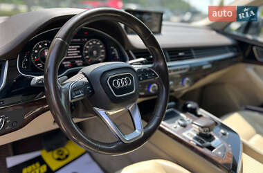 Внедорожник / Кроссовер Audi Q7 2016 в 