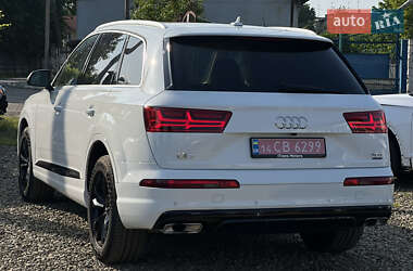 Внедорожник / Кроссовер Audi Q7 2017 в 