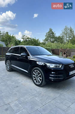 Позашляховик / Кросовер Audi Q7 2018 в 