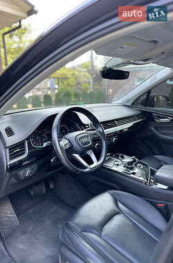 Позашляховик / Кросовер Audi Q7 2018 в 
