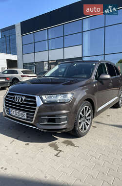 Внедорожник / Кроссовер Audi Q7 2016 в 