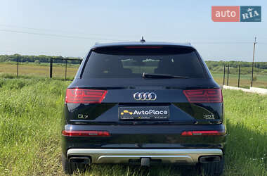 Внедорожник / Кроссовер Audi Q7 2017 в 