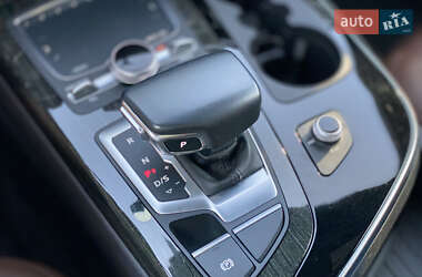 Внедорожник / Кроссовер Audi Q7 2017 в 