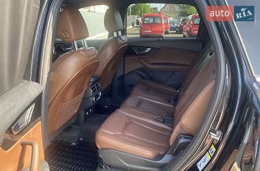Внедорожник / Кроссовер Audi Q7 2017 в 